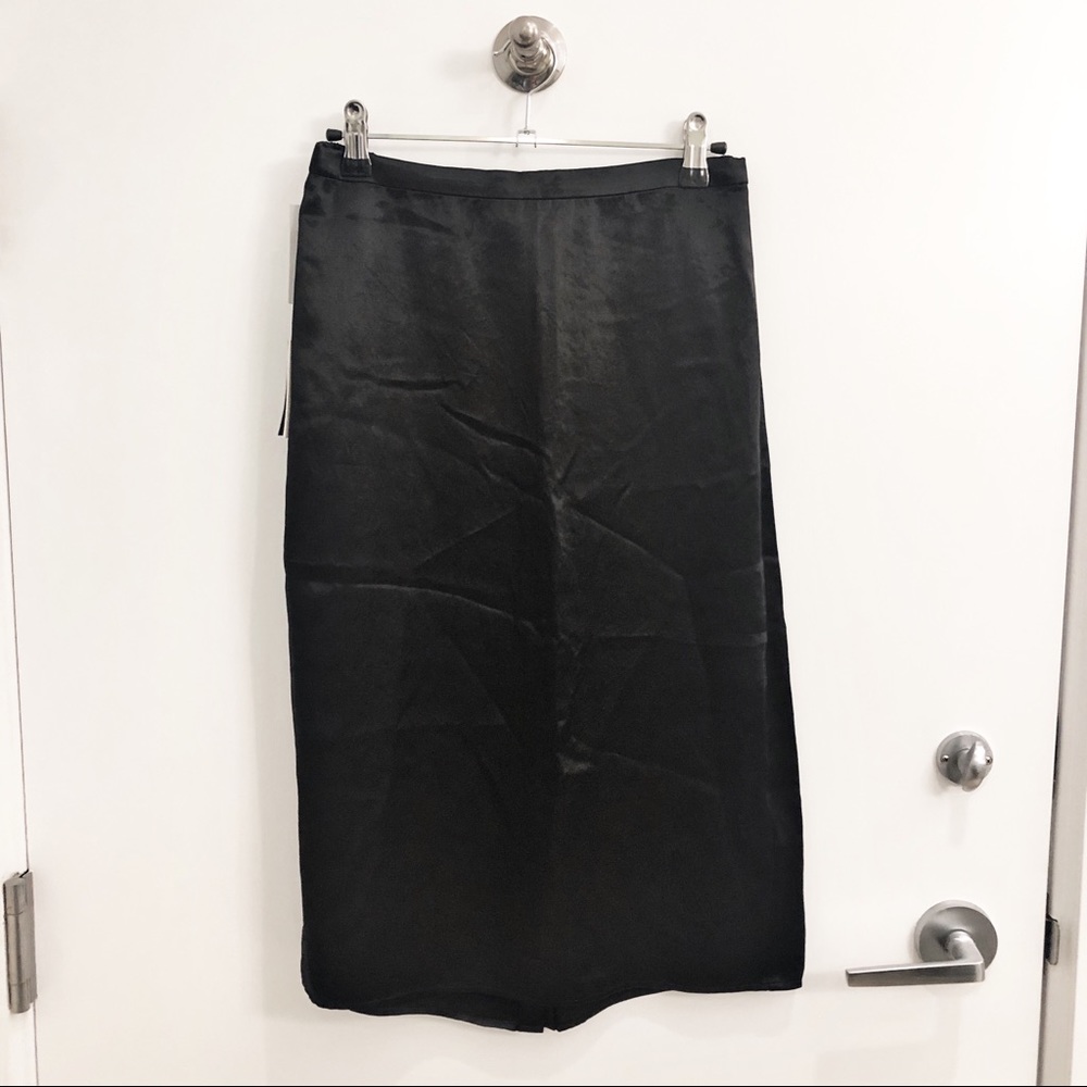 [NWT] Aritzia Babaton Black Alessio Midi Skirt